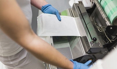 Технологии нанесения логотипа на пакеты: шелкография, флексопечать, тиснение и другие методы